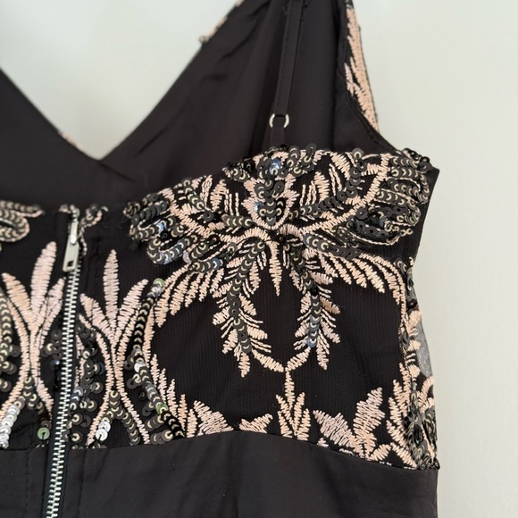 NEW Red Dress Elegant Black and Gold Evening Gown - Picture 9 of 16